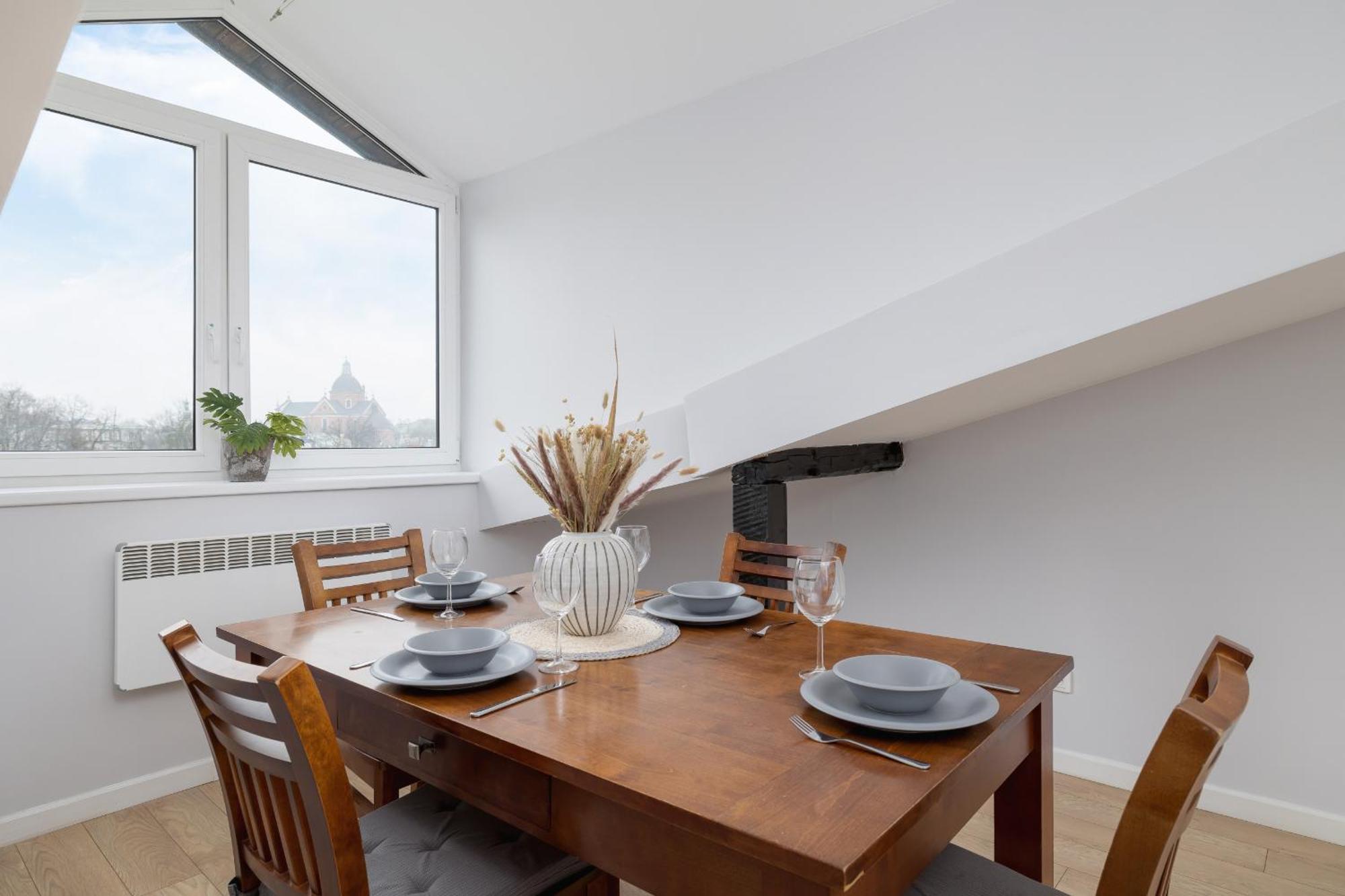 With 2 Bedrooms And Desks In The Center Of Cracow By Renters Appartement