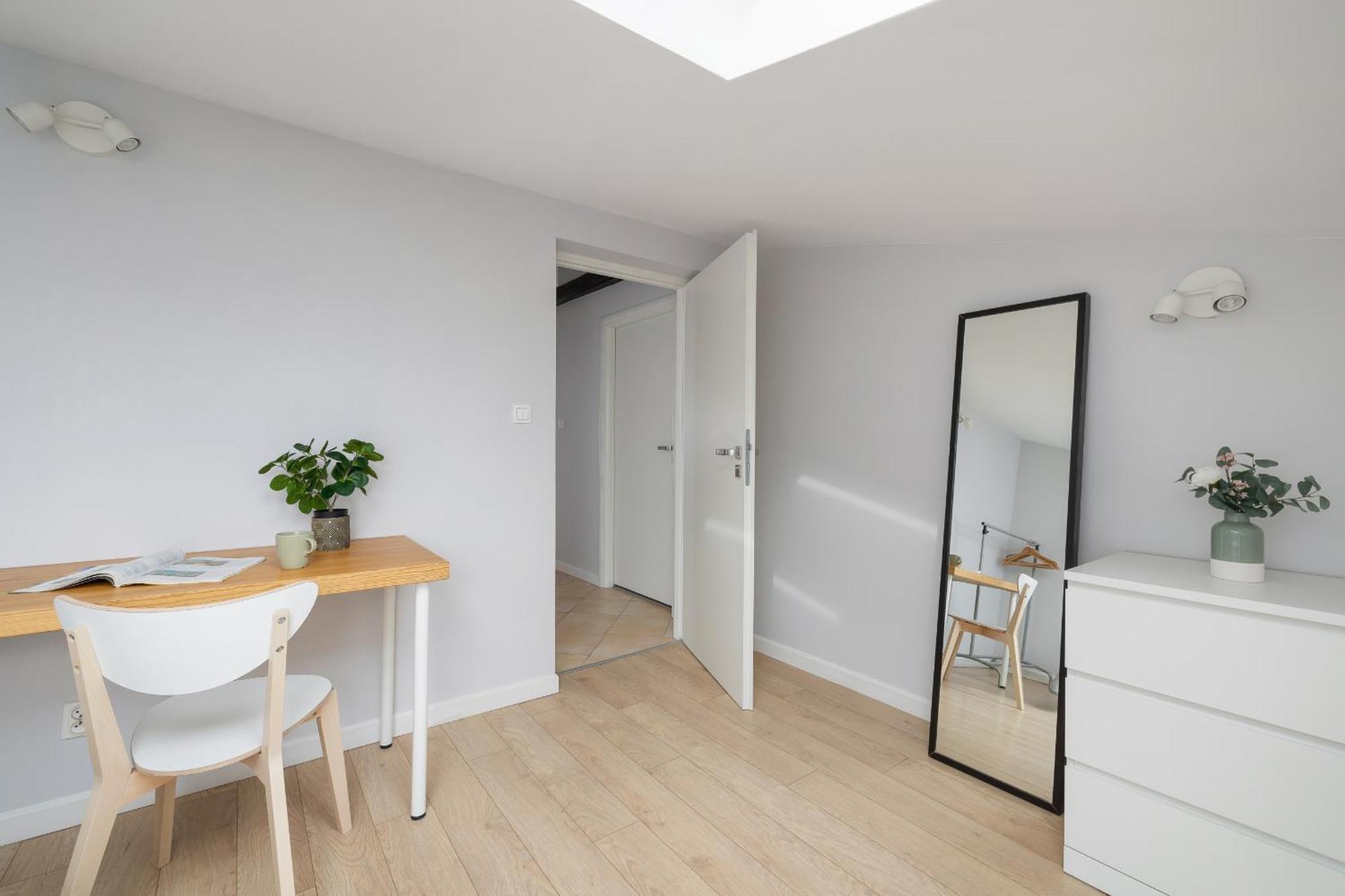 With 2 Bedrooms And Desks In The Center Of Cracow By Renters Appartement